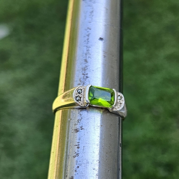 Vintage 925 Peridot with Gr Gemstone. Size 8.5 - Picture 5 of 6